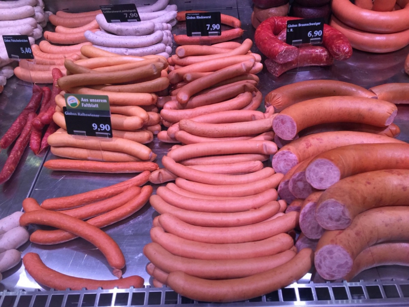 charcuterie-SAORGE-min_sausages_meat_butchery-1069321